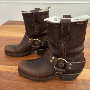 EC. Frye Women’s Leather Harness 8R. Made in U.S.A. Size 6.